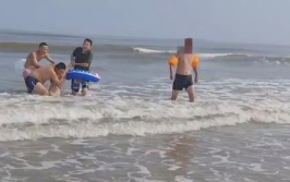 三亚溺水游客家属发声,三亚溺水事件，一家四口生死未卜